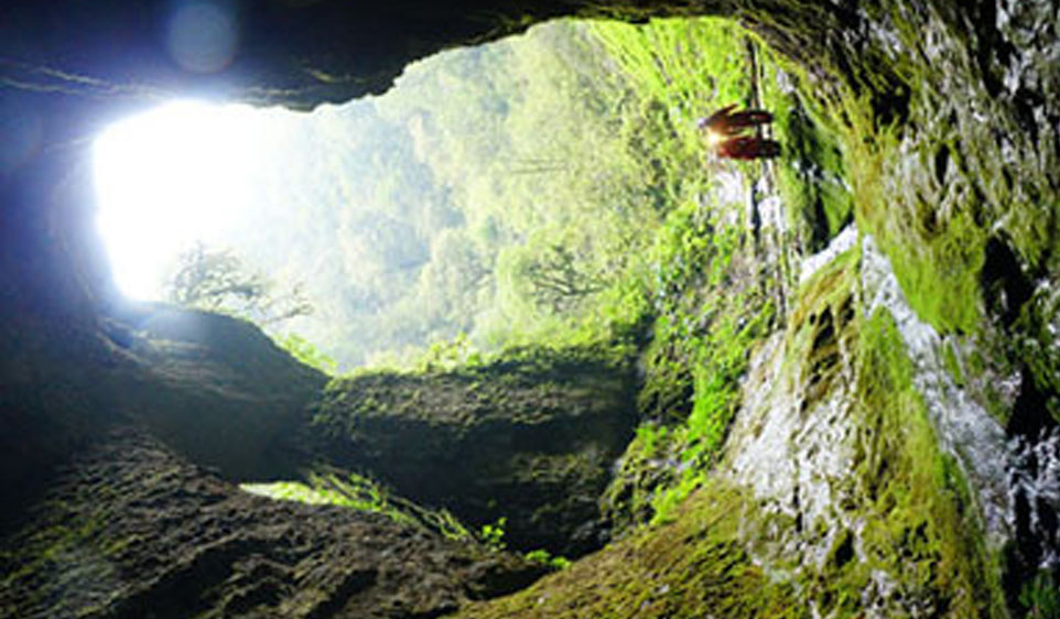 南郑小南海天坑——伯牛坑