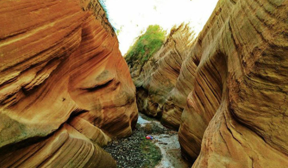 打造陕北丹霞地貌地质遗迹旅游走廊，全力服务全域旅游示范省创建工作